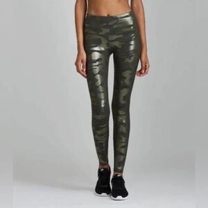 Noli Yoga GI Jane Shimmer Camo Leggings, size Medium